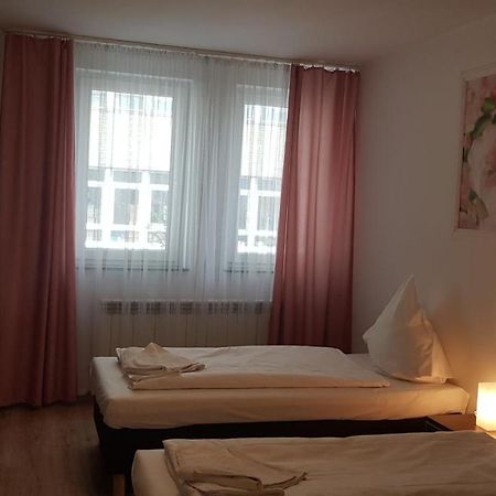 Hotelik Kameleon Pokoje Goscinne Jawor Extérieur photo