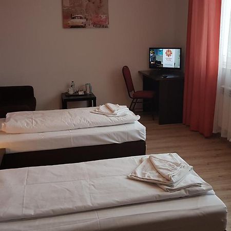 Hotelik Kameleon Pokoje Goscinne Jawor Extérieur photo