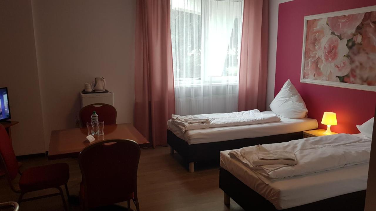 Hotelik Kameleon Pokoje Goscinne Jawor Extérieur photo