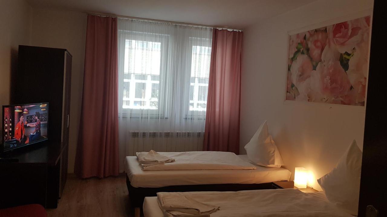 Hotelik Kameleon Pokoje Goscinne Jawor Extérieur photo