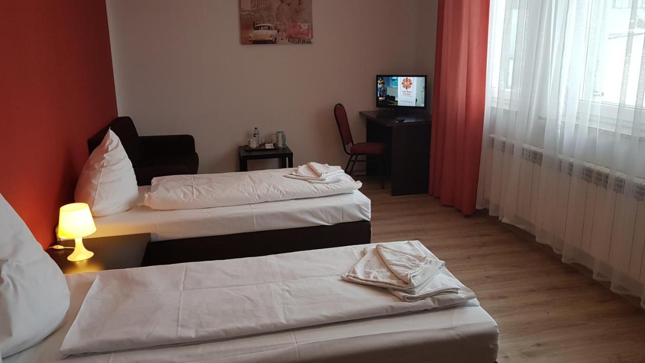 Hotelik Kameleon Pokoje Goscinne Jawor Extérieur photo
