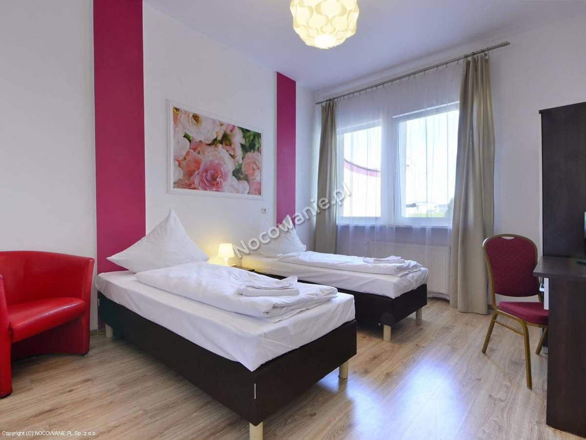 Hotelik Kameleon Pokoje Goscinne Jawor Extérieur photo